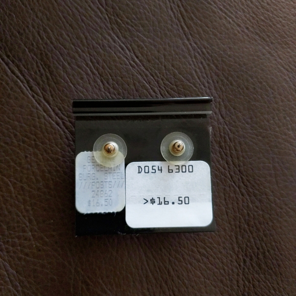 Vintage 1990s Porcelain Rose Mother of Pearl Oval Frame Post Earrings - Picture 2 of 4